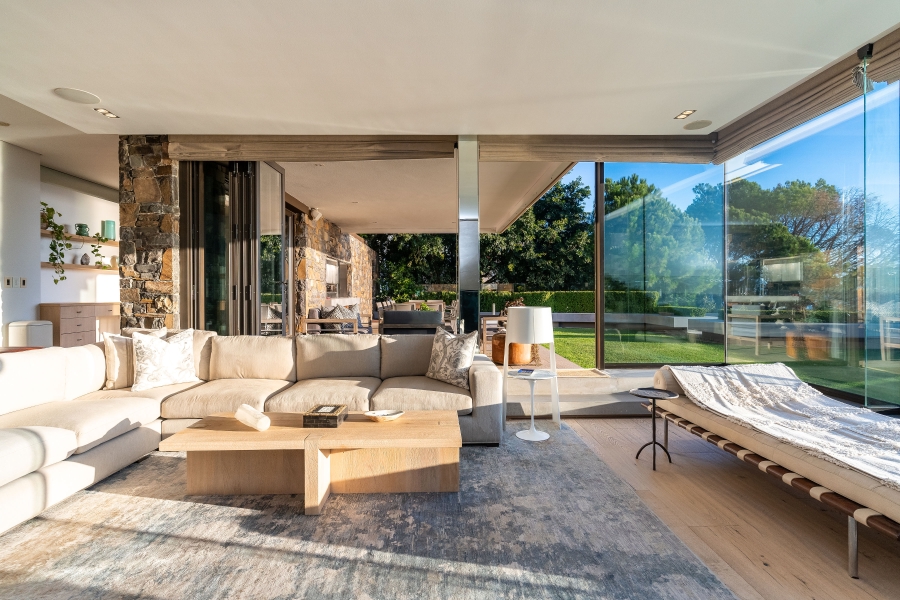 To Let 6 Bedroom Property for Rent in Clifton Western Cape